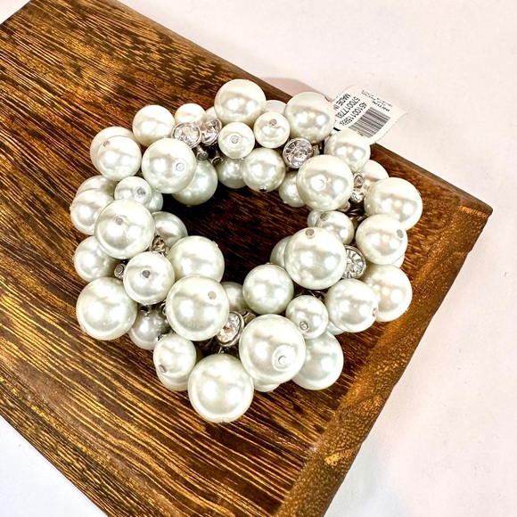 WHITE HOUSE BLACK MARKET Pearl & Rhinestone Cluster Bracelet | NWT - Picture 3 of 5